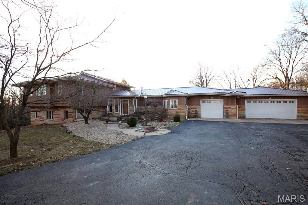 2415 Zent DR, Vandalia, IL 62471