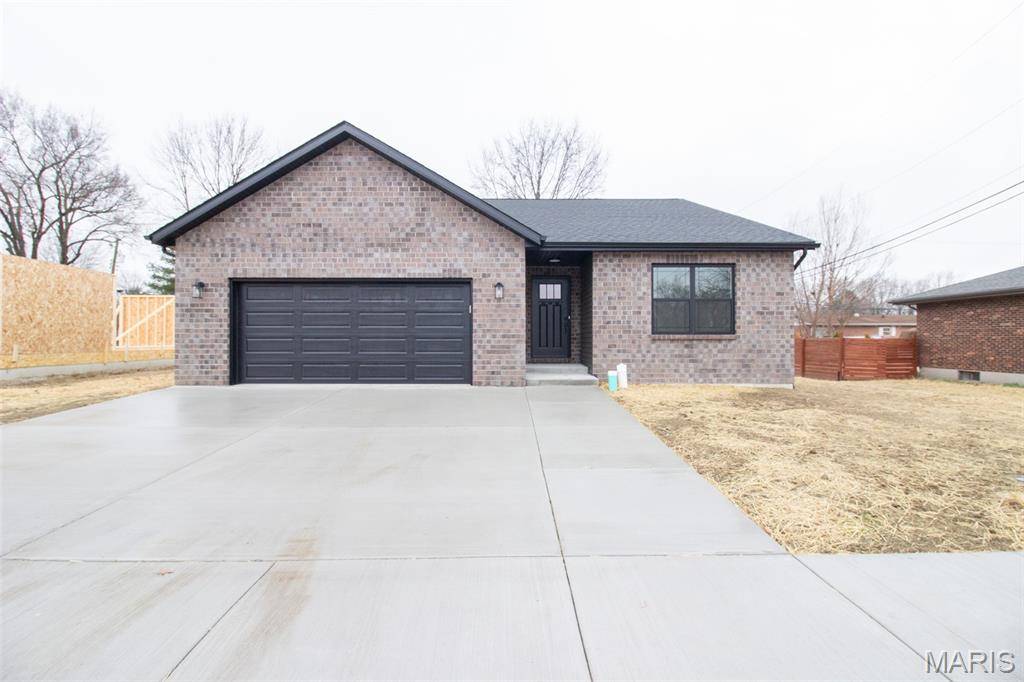 6 Steele DR, Granite City, IL 62040