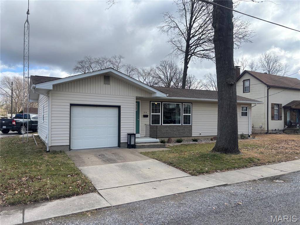 210 N Elm ST, Breese, IL 62230