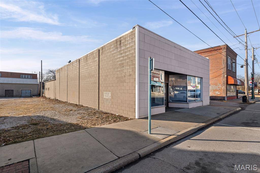 2517 College AVE, Alton, IL 62002