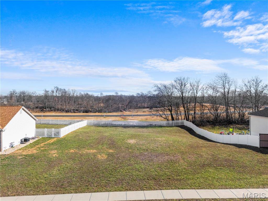 1131 Castle Green DR, Waterloo, IL 62298