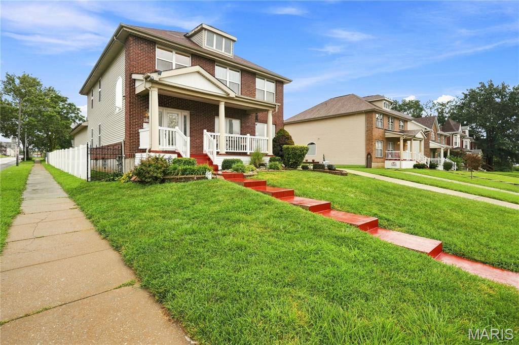 5751 Clemens AVE, St Louis, MO 63112