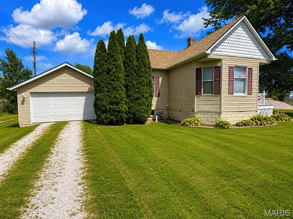 406 S Poplar ST, Mount Olive, IL 62069