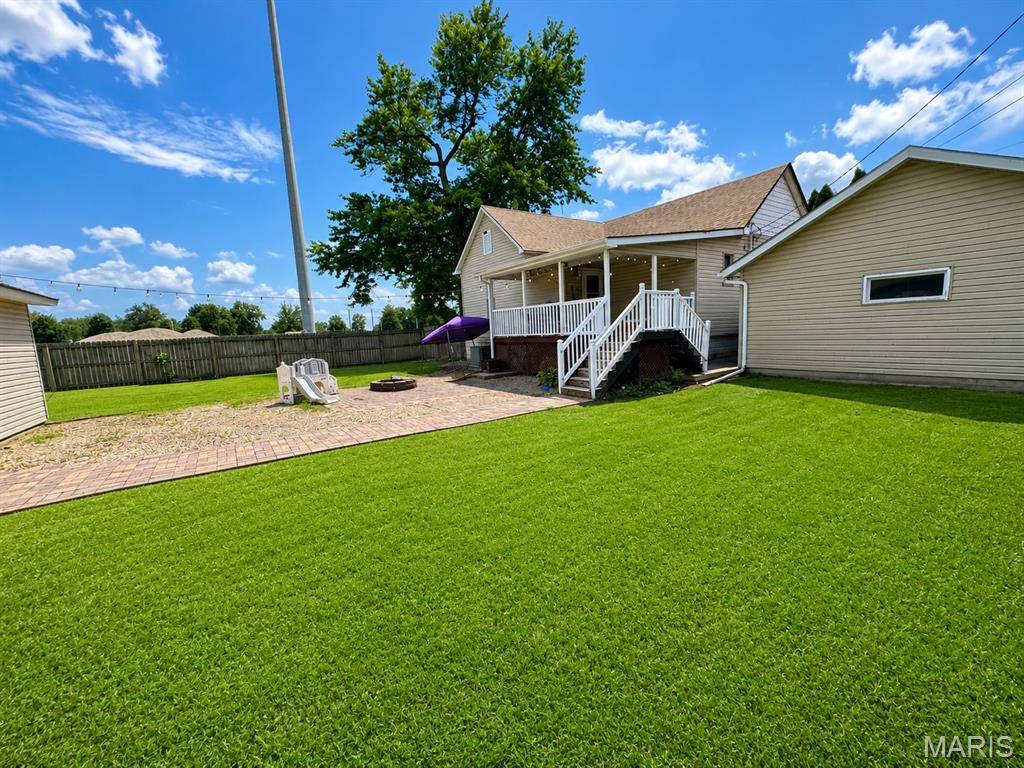 406 S Poplar ST, Mount Olive, IL 62069