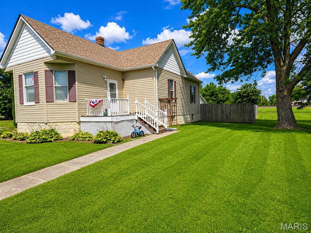 406 S Poplar ST, Mount Olive, IL 62069