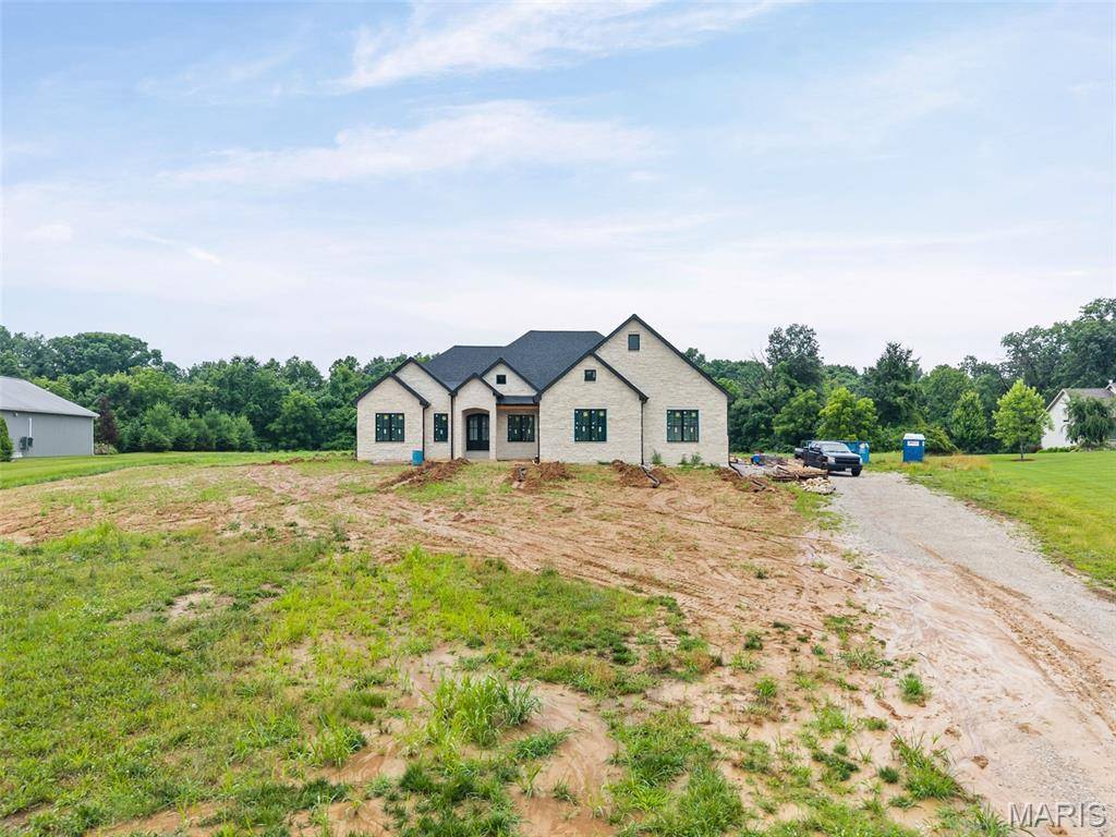 2335 Staunton RD, Troy, IL 62294