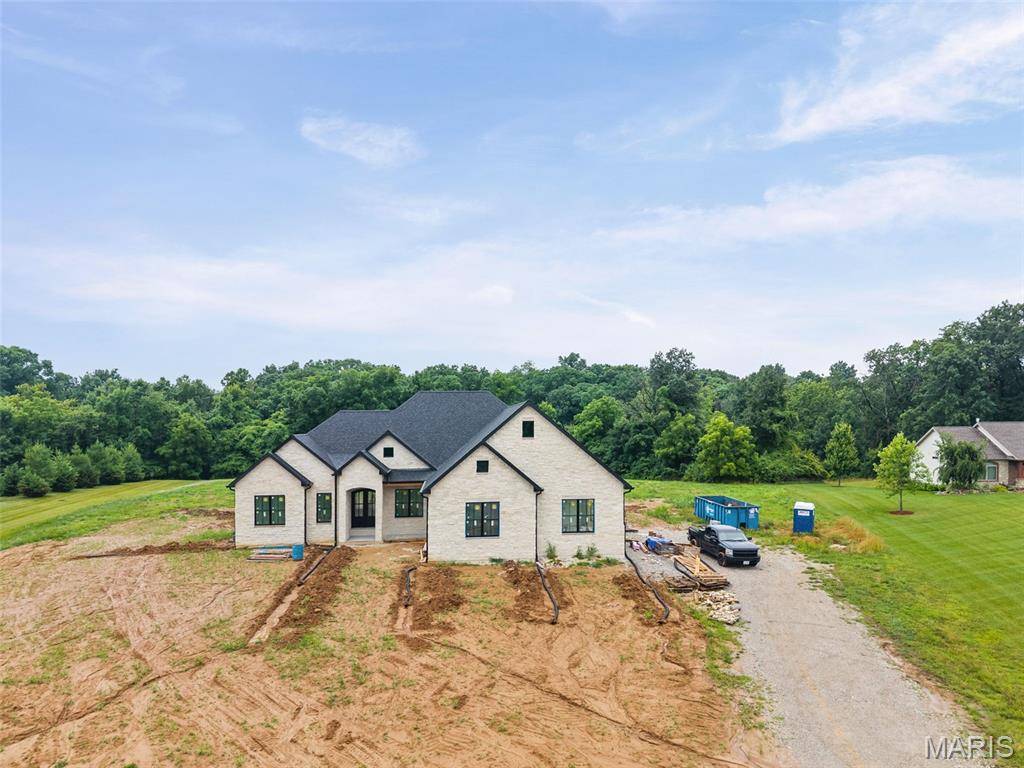 2335 Staunton RD, Troy, IL 62294