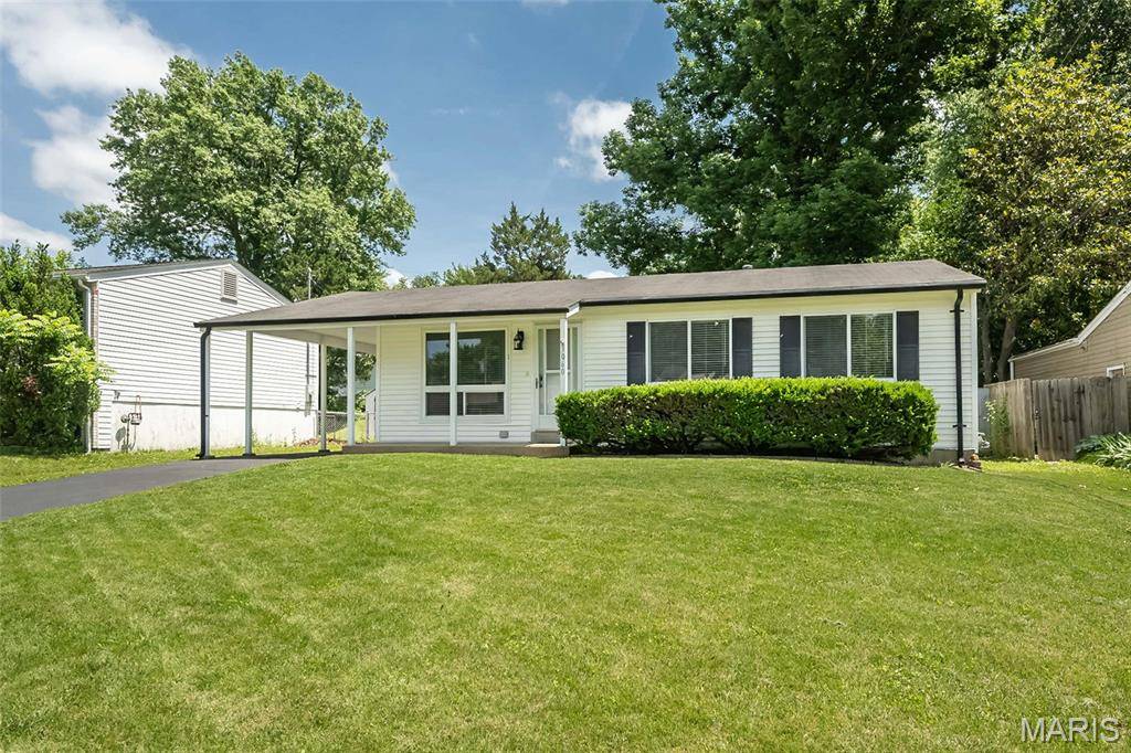 3060 Postport LN, Maryland Heights, MO 63043