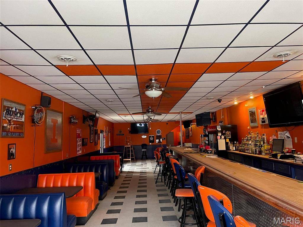 101 W State, Nokomis, IL 62075
