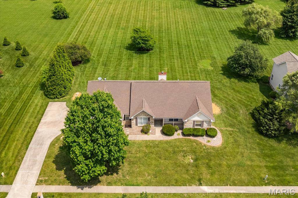 1901 Cedarwood TRL, Belleville, IL 62226
