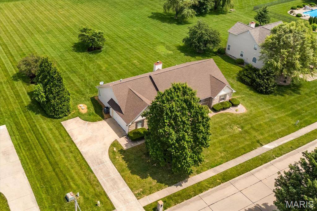 1901 Cedarwood TRL, Belleville, IL 62226