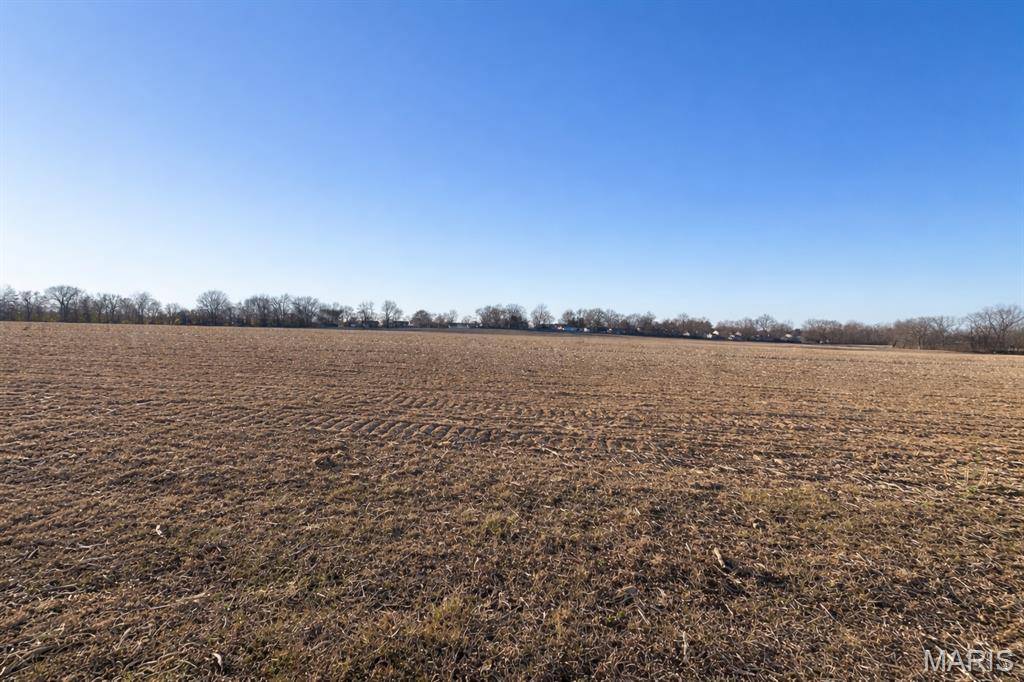 2277 Staunton RD, Troy, IL 62294