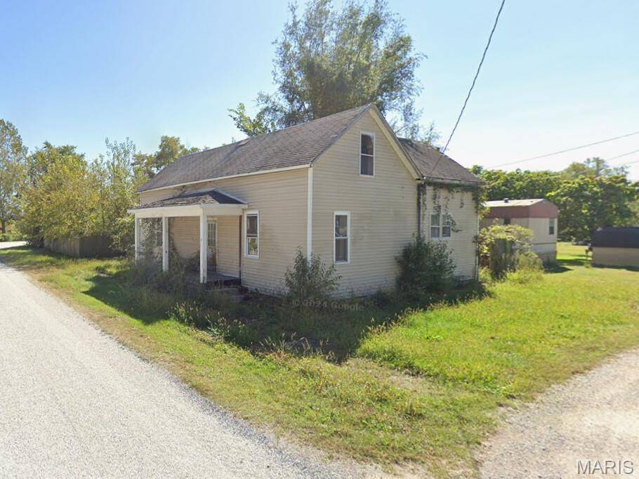 4 W Church St W, Lenzburg, IL 62255