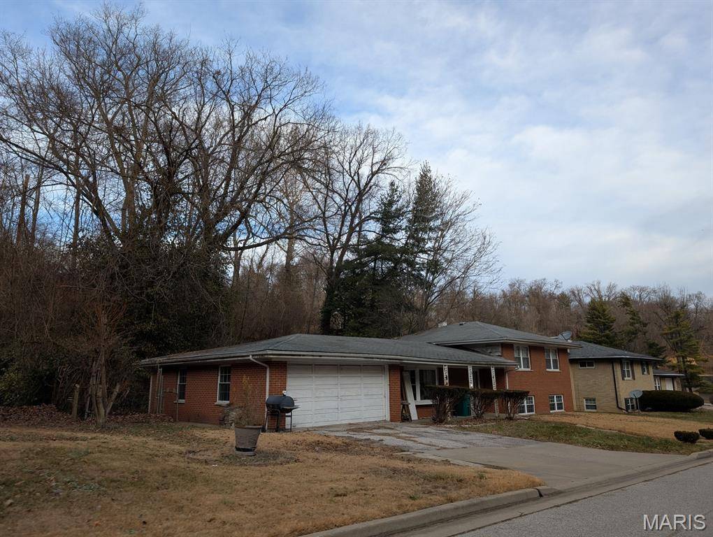 9002 De Boupre ST, East St Louis, IL 62203
