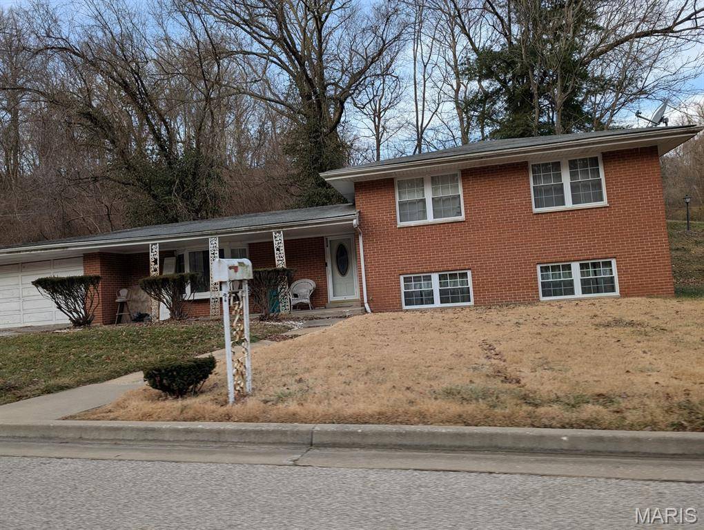 9002 De Boupre ST, East St Louis, IL 62203