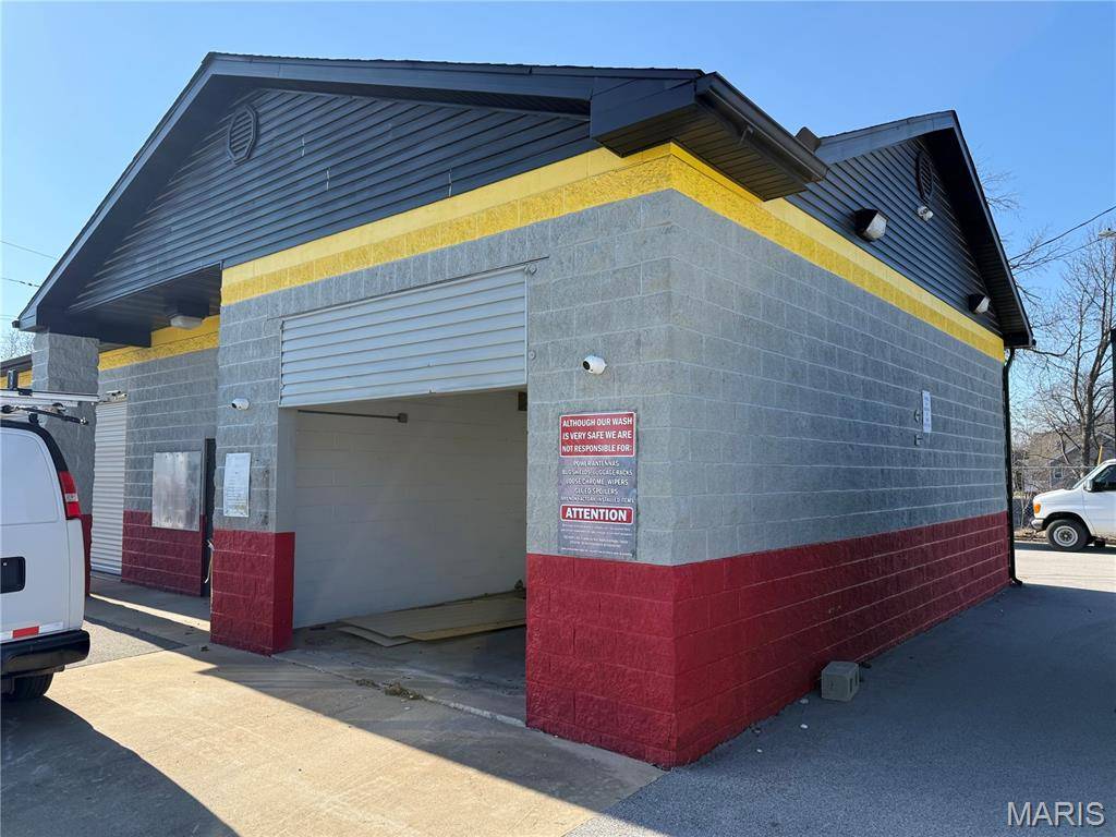 1020 Milton RD, Alton, IL 62002