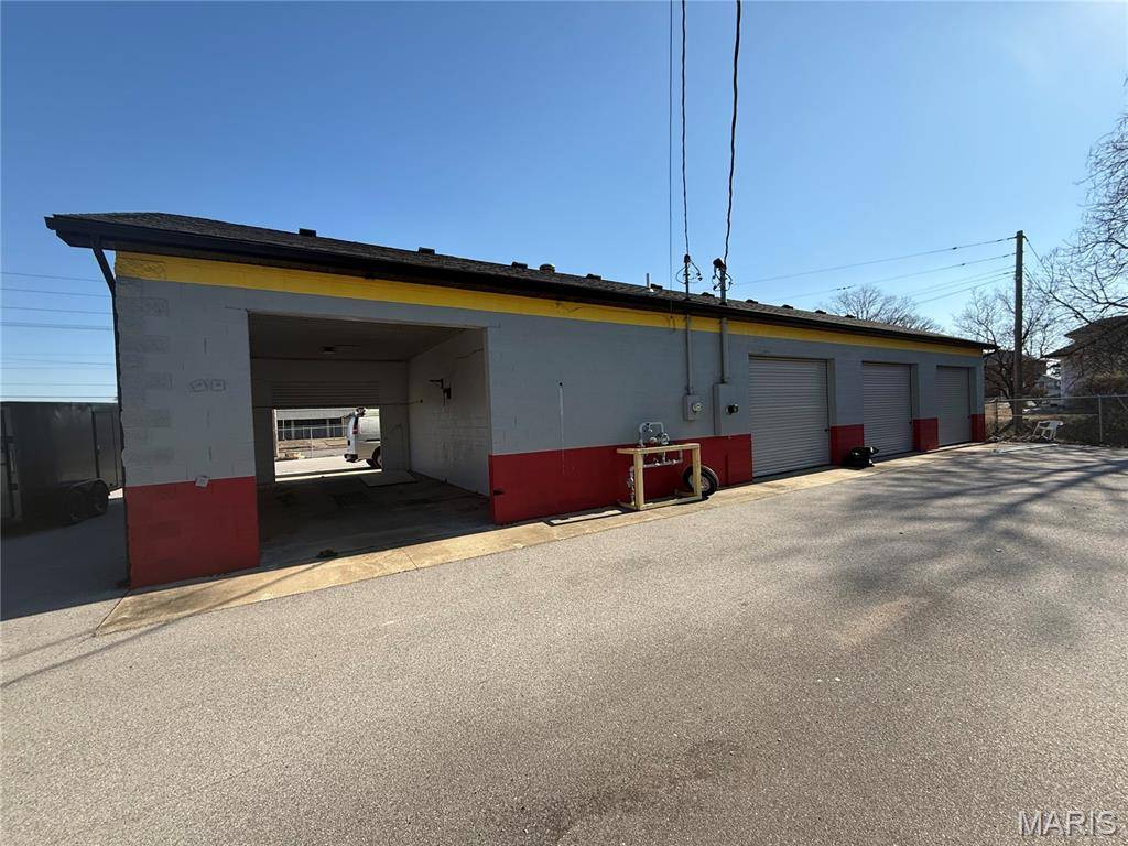 1020 Milton RD, Alton, IL 62002