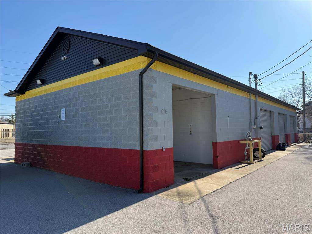 1020 Milton RD, Alton, IL 62002