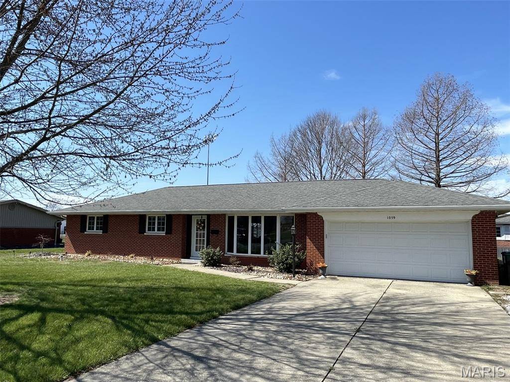 1059 N Cherry ST, Breese, IL 62230