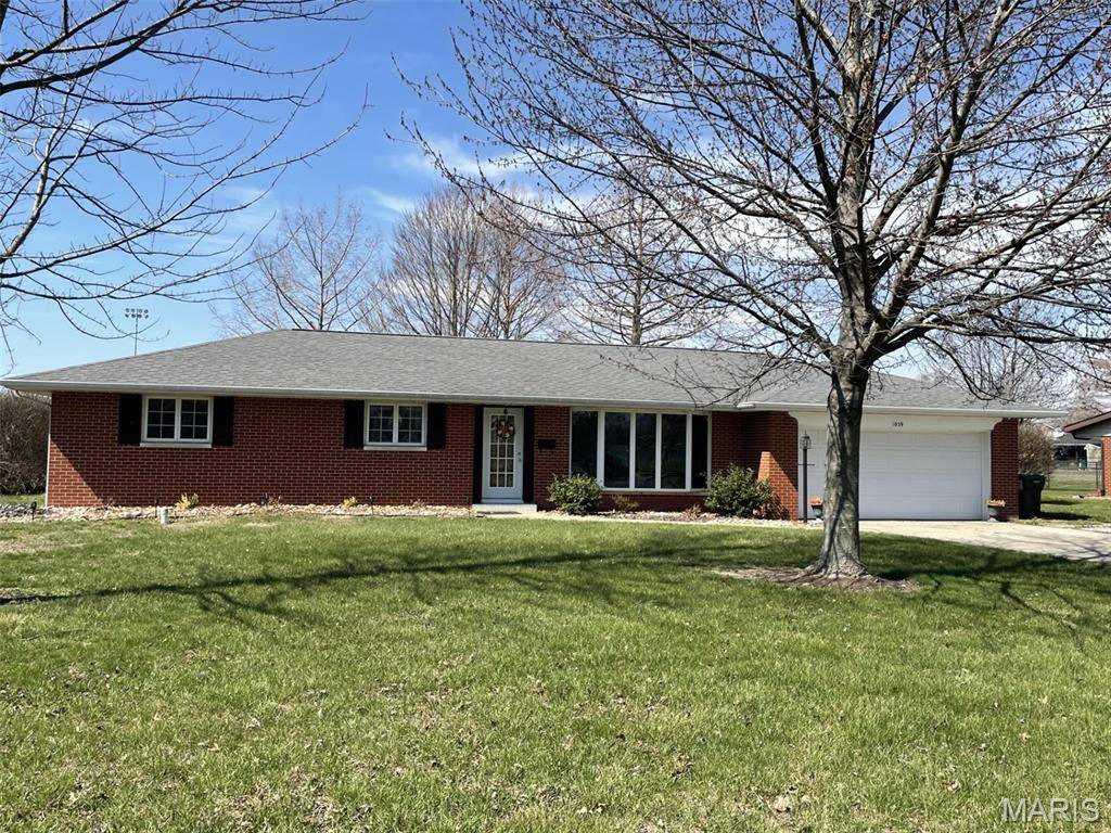 1059 N Cherry ST, Breese, IL 62230
