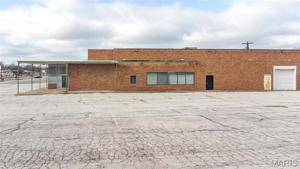 655 Berkshire BLVD, East Alton, IL 62024