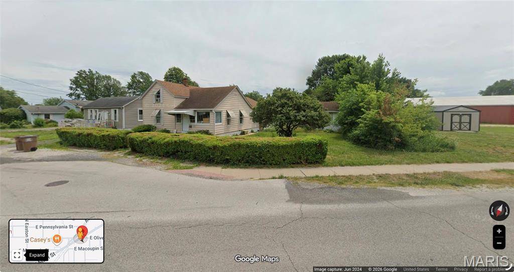 1010 E Olive ST, Staunton, IL 62088
