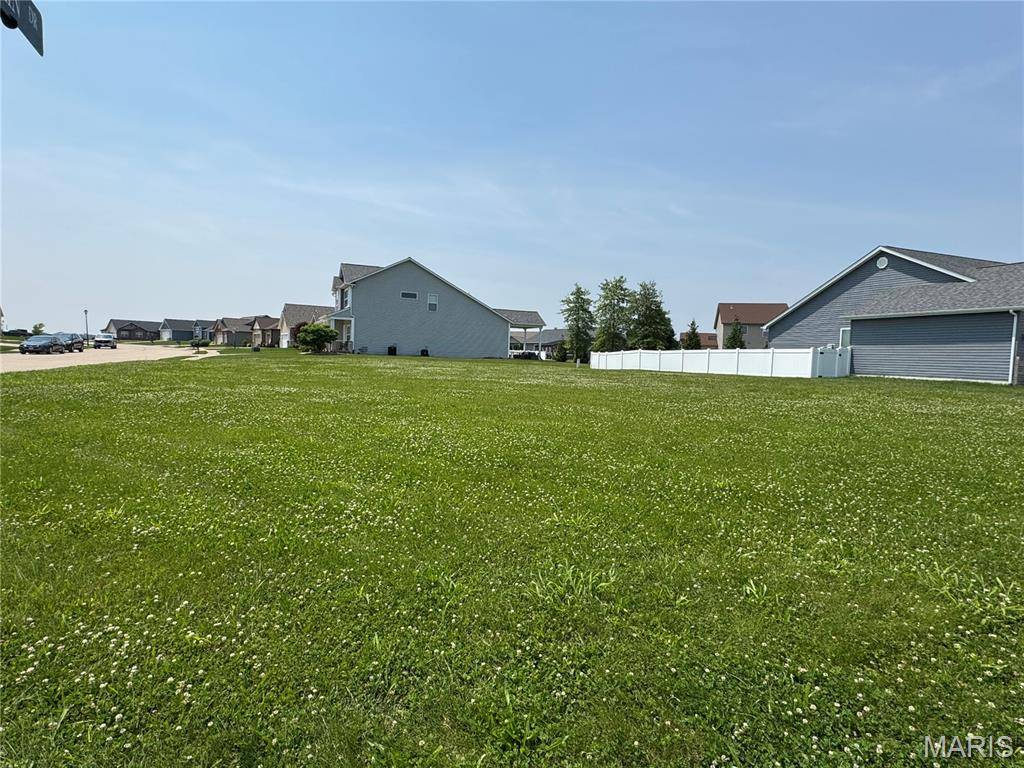 420 Chamberlain DR, Troy, IL 62294