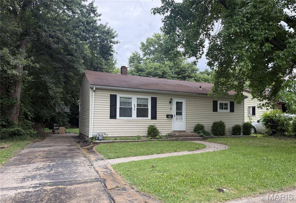 636 Royal Heights RD, Belleville, IL 62226