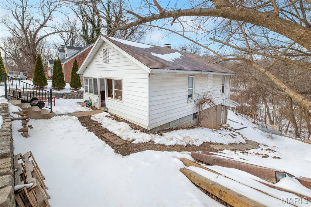 2300 Agnes ST, Alton, IL 62002