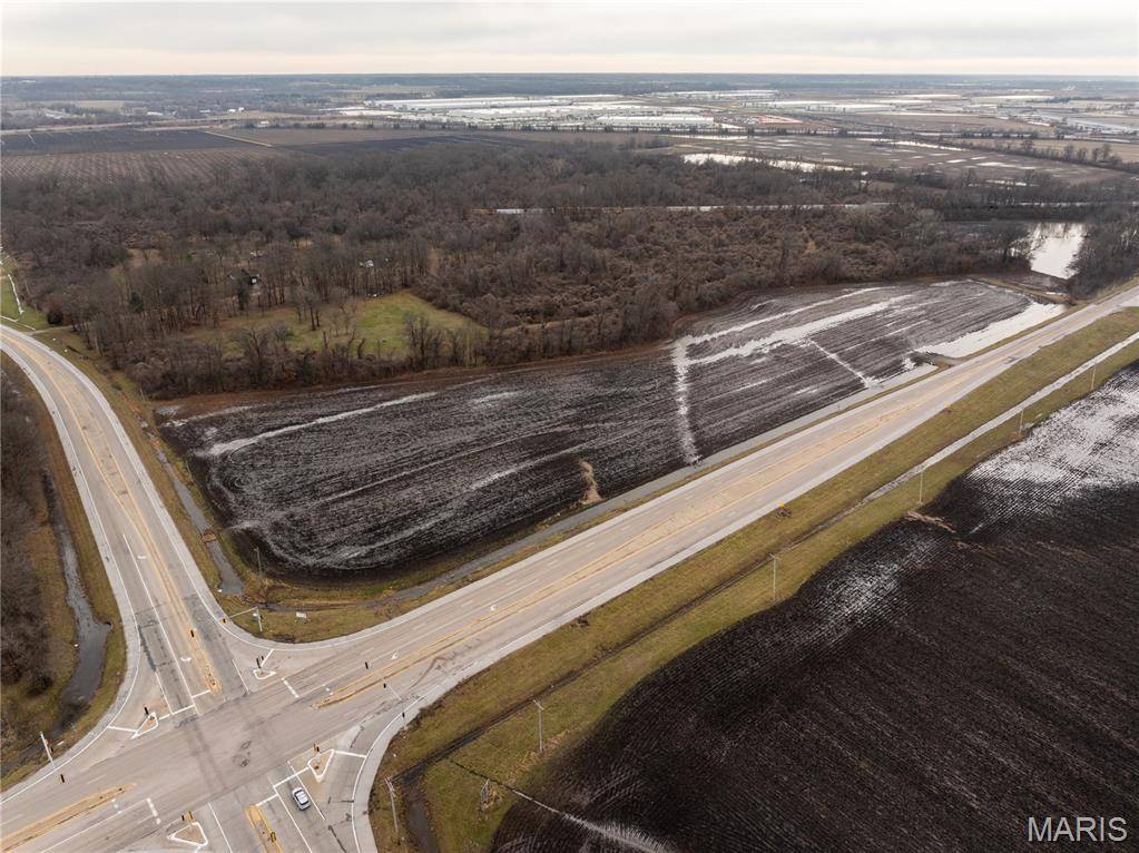 4220 New Poag RD, South Roxana, IL 62087