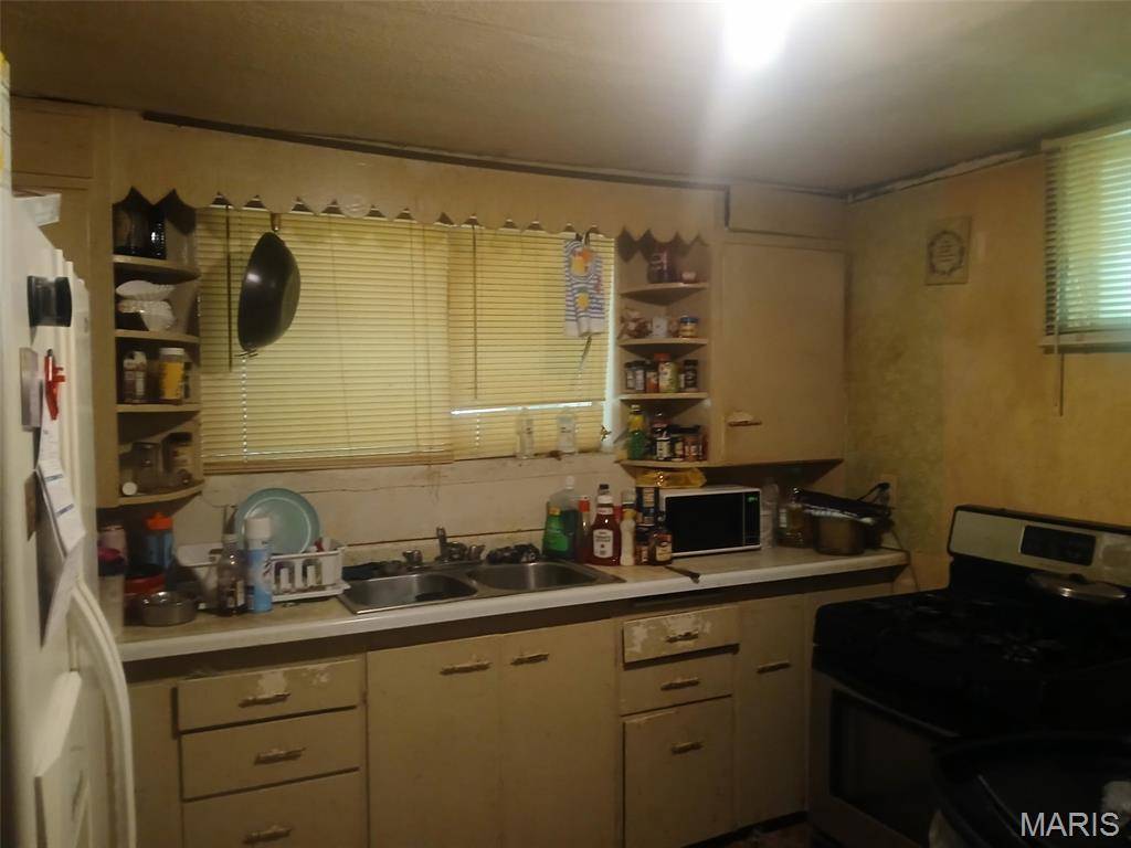9310 Richfield RD, Fairview Heights, IL 62208