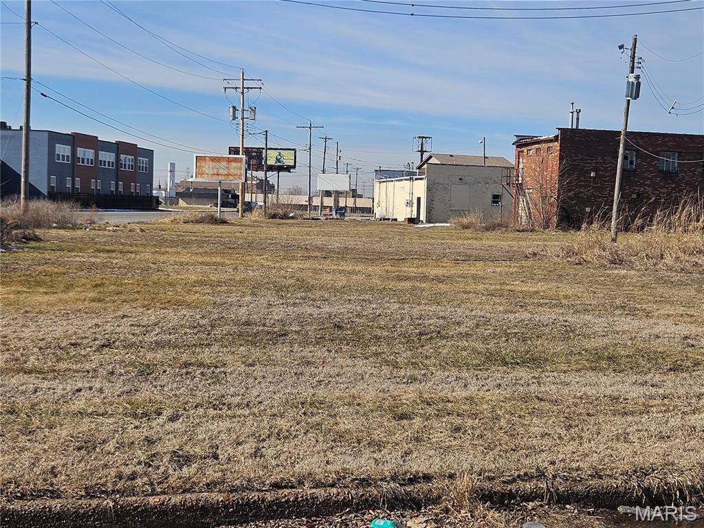 411 N 12th ST, East St Louis, IL 62201