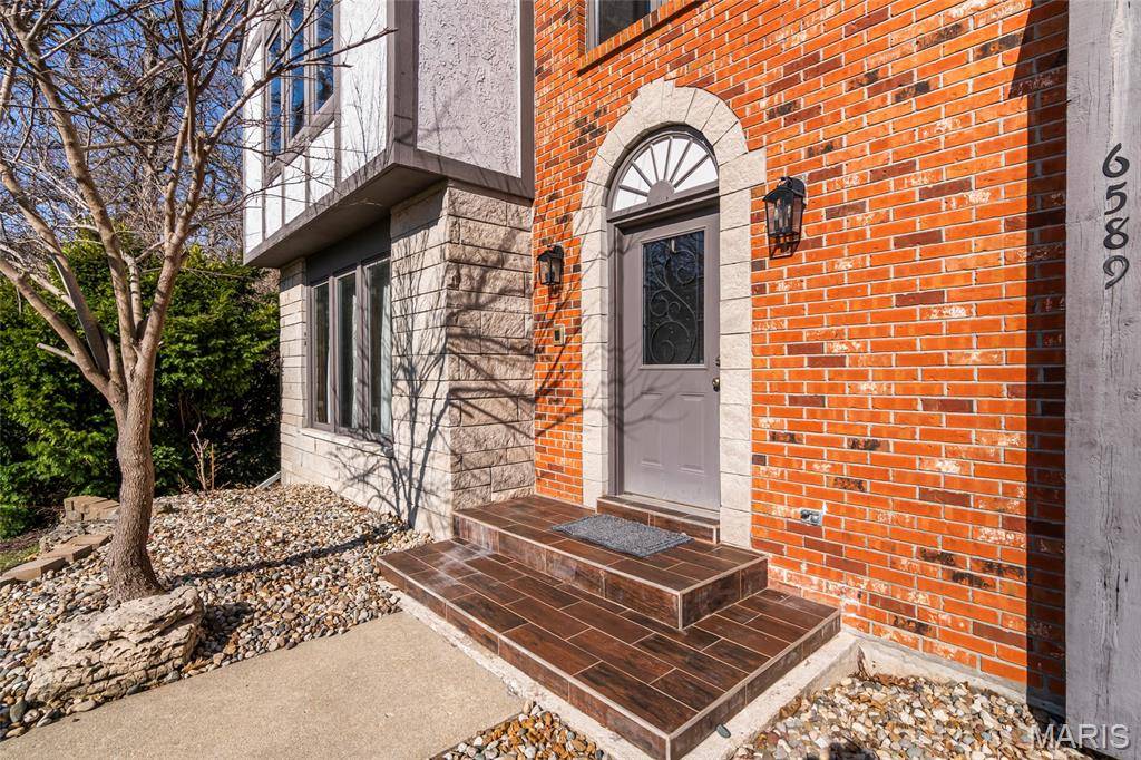 6589 Oak Hill MNR, Glen Carbon, IL 62034
