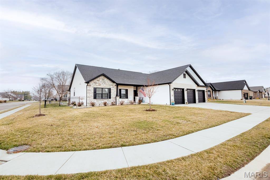 1113 Menominee TRL, Mascoutah, IL 62258