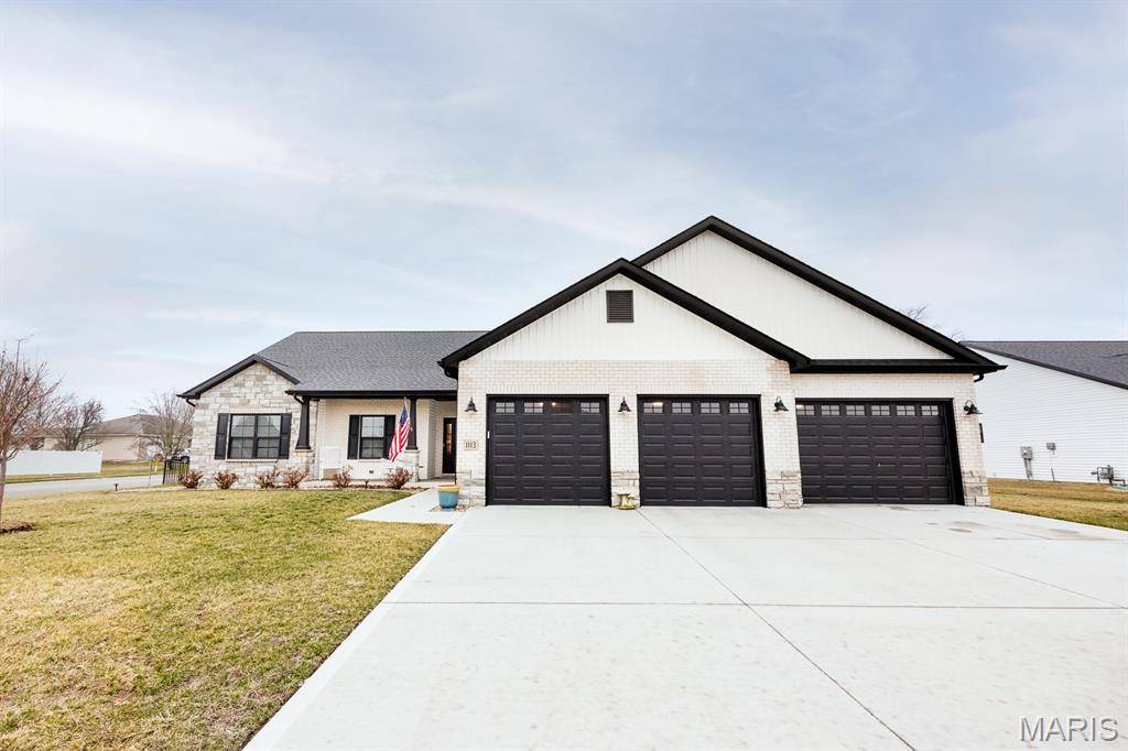 1113 Menominee TRL, Mascoutah, IL 62258