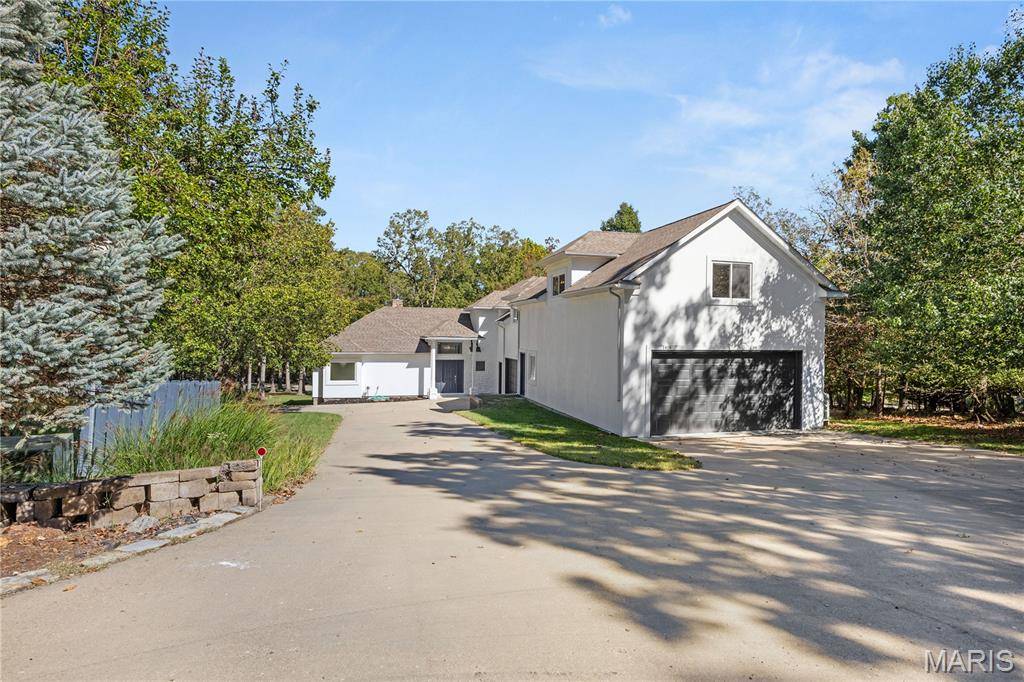1416 Grand Point BLVD, Sunrise Beach, MO 65079