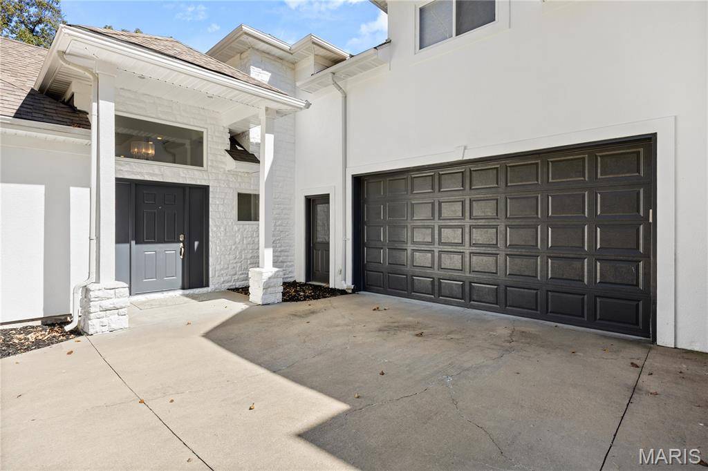 1416 Grand Point BLVD, Sunrise Beach, MO 65079