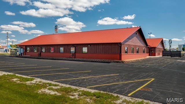 1403 Stamer DR, Litchfield, IL 62056