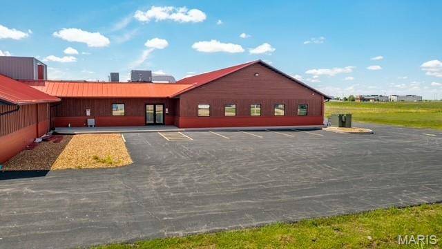 1403 Stamer DR, Litchfield, IL 62056