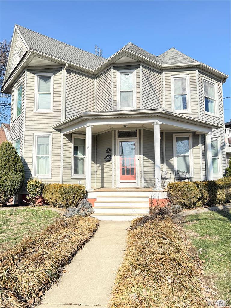 221 E Main ST, Greenville, IL 62246