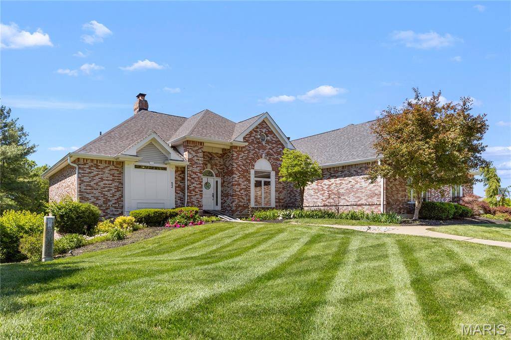 52 Moorings DR, Lake St Louis, MO 63367