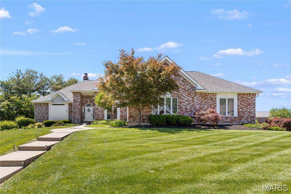 52 Moorings DR, Lake St Louis, MO 63367