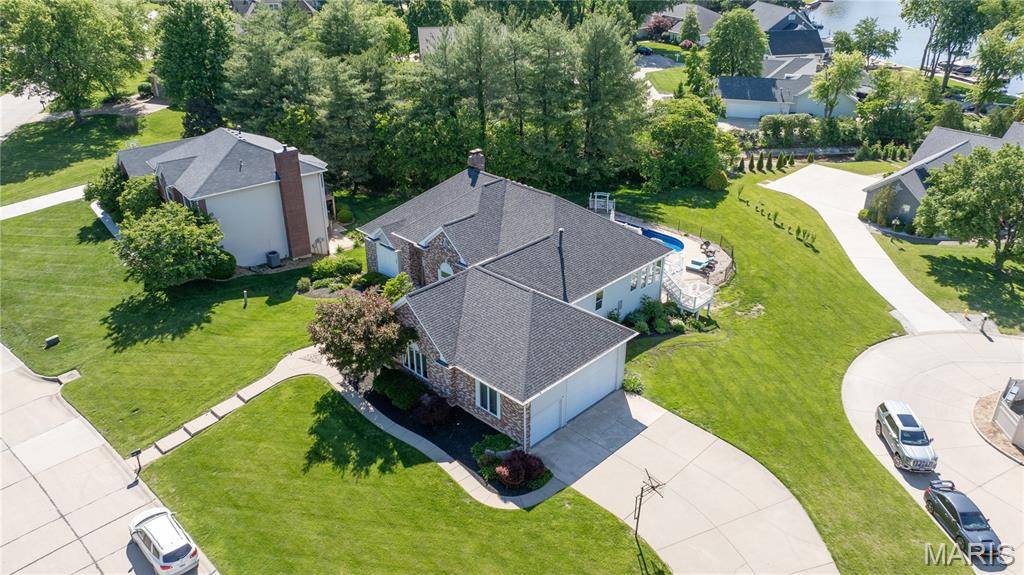 52 Moorings DR, Lake St Louis, MO 63367