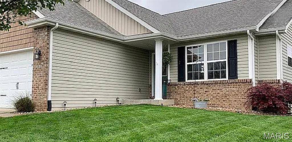 1391 Orchard Lakes CIR, Belleville, IL 62220