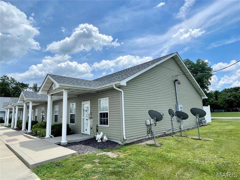700 W Ferdon ST, Litchfield, IL 62056