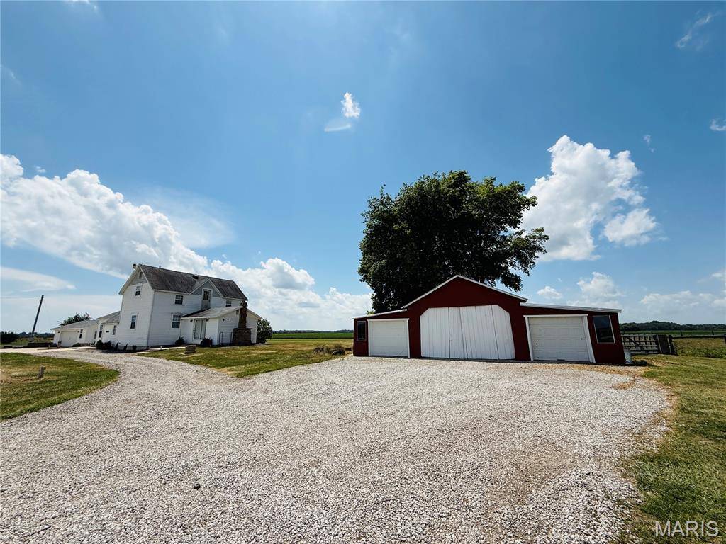 5599 County Highway 21, Nashville, IL 62263