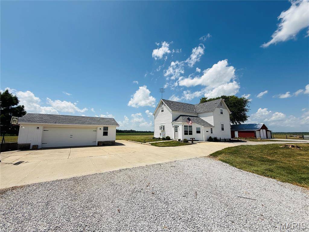 5599 County Highway 21, Nashville, IL 62263