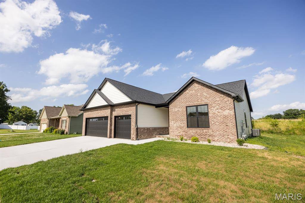 614 Mortar ST, Mascoutah, IL 62258