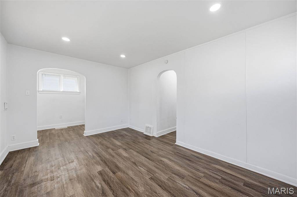 8937 Edna ST, St Louis, MO 63147