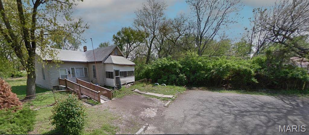 3027 College AVE, East St Louis, IL 62205